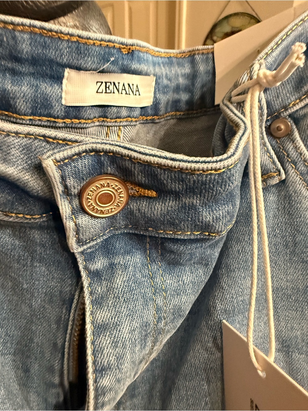 Zenana Outfitters Light Blue Distressed Cropped Jeans - Picture 3 of 4